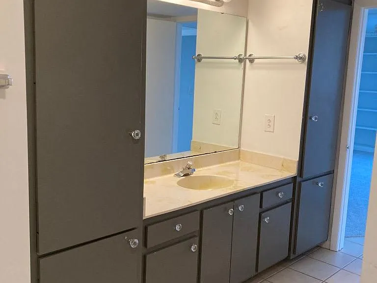 627 Alhambra Rd #301 — Photo 24