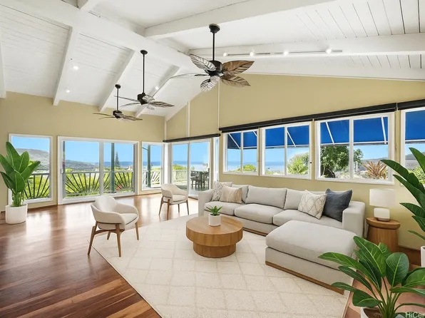 866 Kaahue St, Honolulu, HI 96825