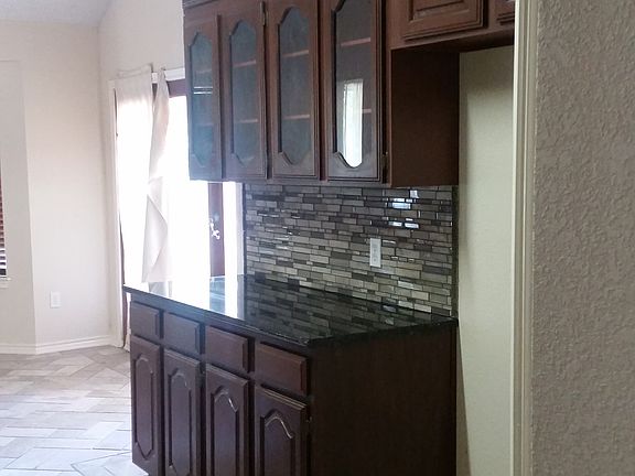 4th image of 1101 N Brookside Dr