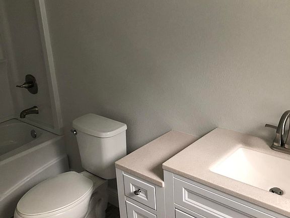 5th image of 904 Indian River Ave
