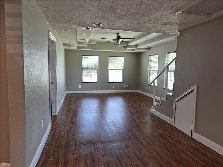 209 Florence St — Photo 7