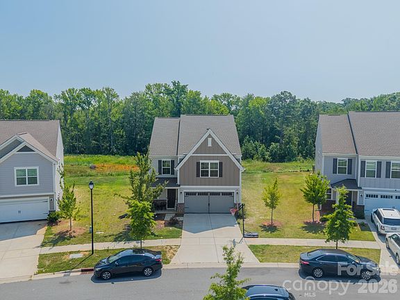 3rd image of 2612 New Summer Ct