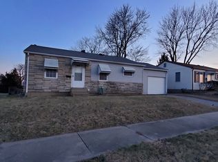 2736 Creve Coeur Mill Rd, Maryland Heights, MO