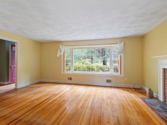 5th image of 77 Warren Rd