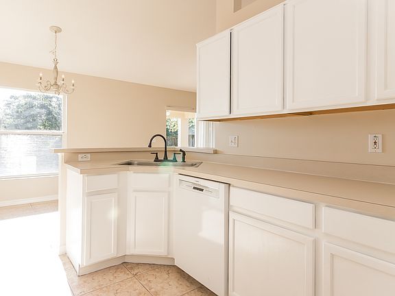 4th image of 856 Arbor Hill Cir