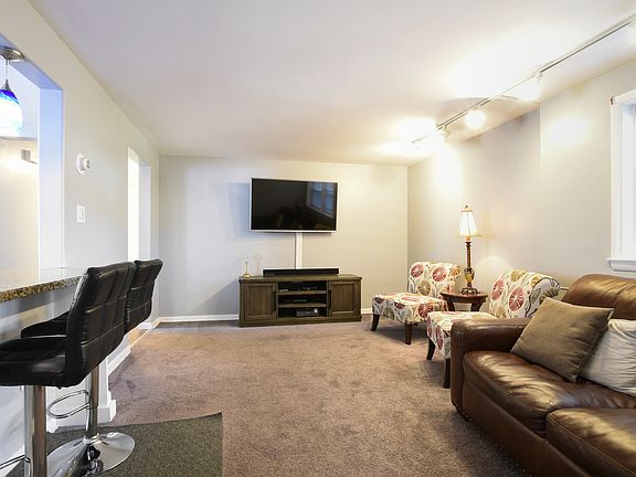 2nd image of 4968 N Menard Ave APT 103