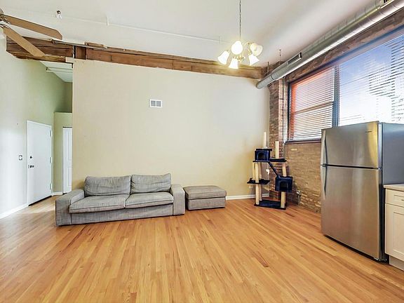 4th image of 2650 W Belden Ave #108