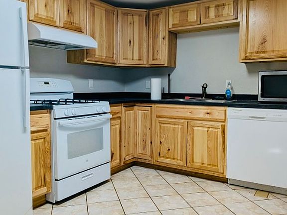 2nd image of 943 Van Gordon St #B