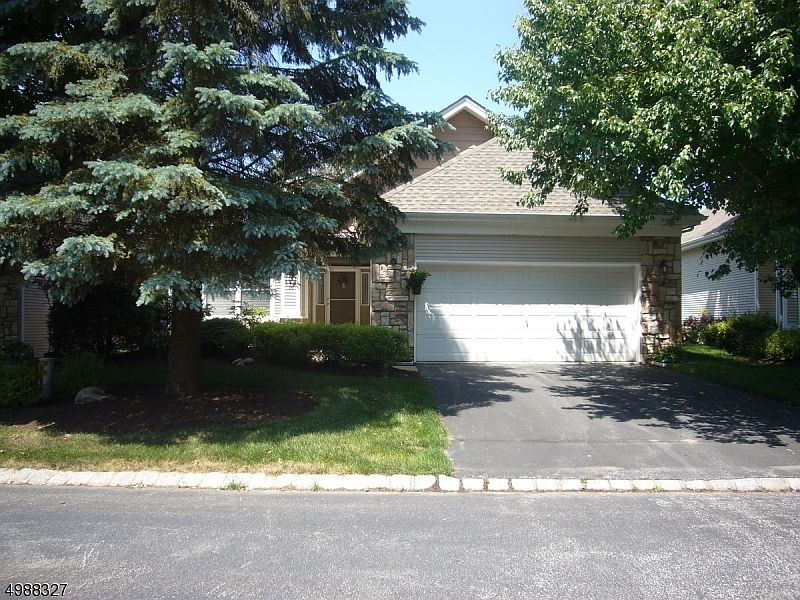 1st image of 62 Tannery Hill Dr