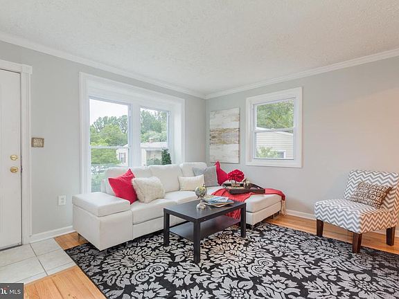 3rd image of 306 Colby Cir