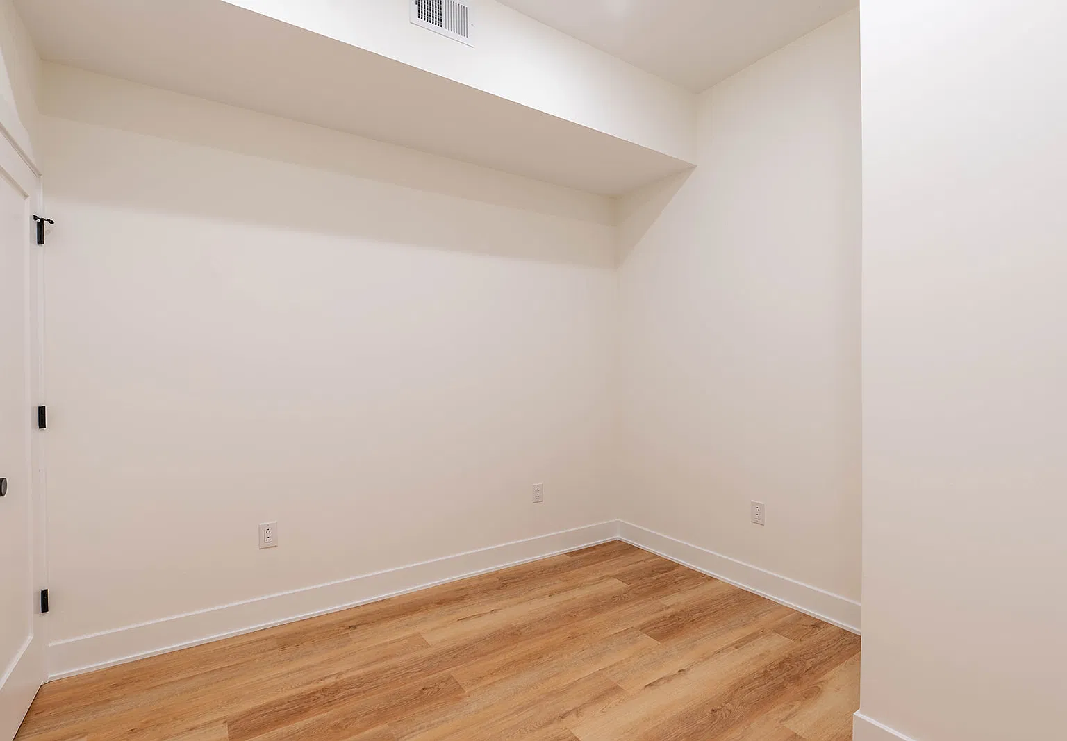 3 bed, $2,900 — Photo 2
