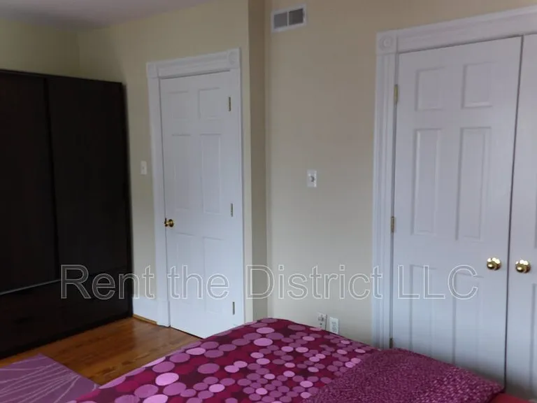 1114 Abbey Pl NE — Photo 9