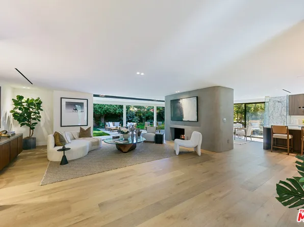 23458 Canzonet St, Woodland Hills, CA 91367