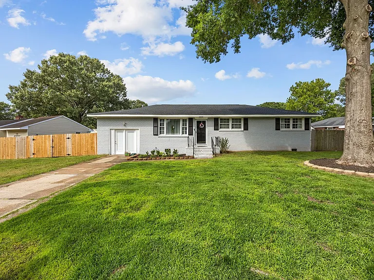 2001 Angora Dr — Photo 1