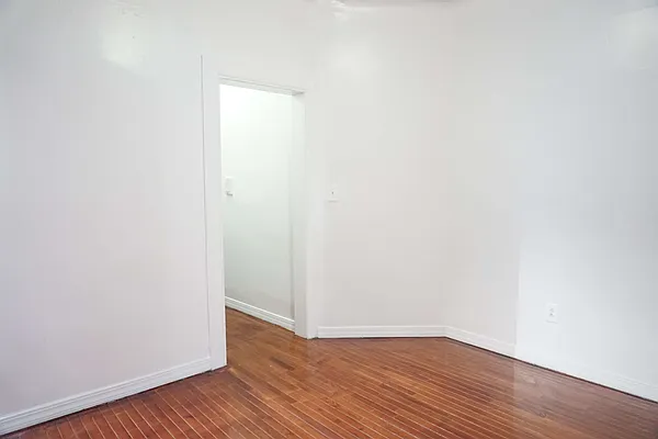 Rented by MD NYC Management LLC | media 18