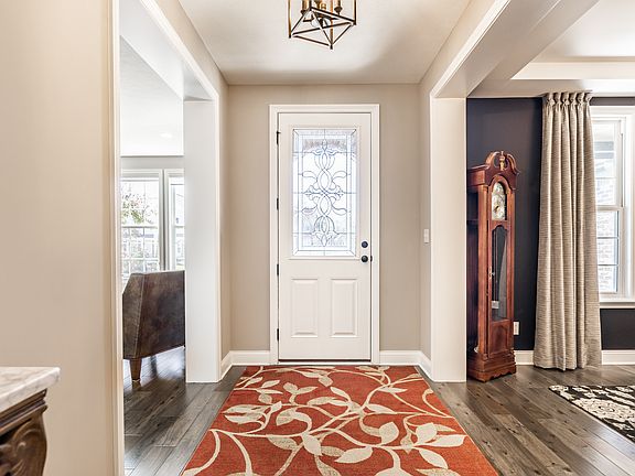3rd image of 11134 Glen Avon Way