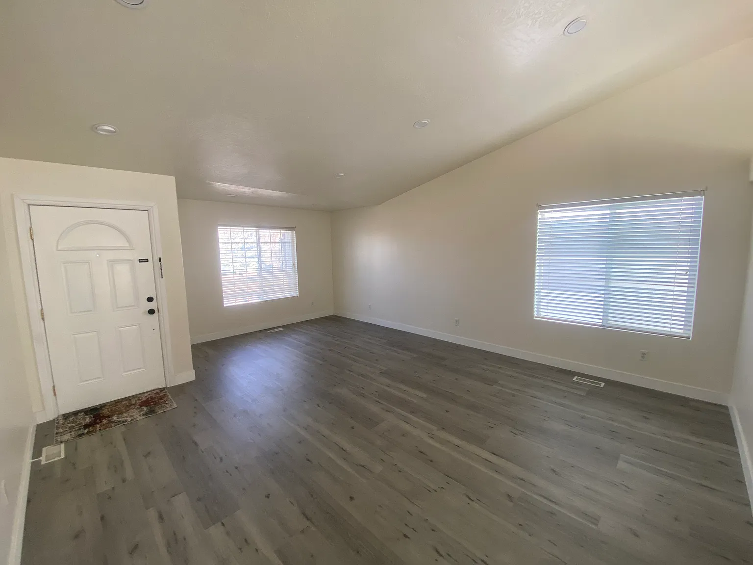 5 bed, 3308 sqft, $3,200 — Photo 1