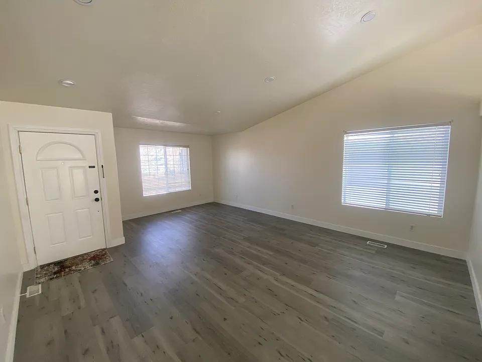 5467 W Windmill Dr