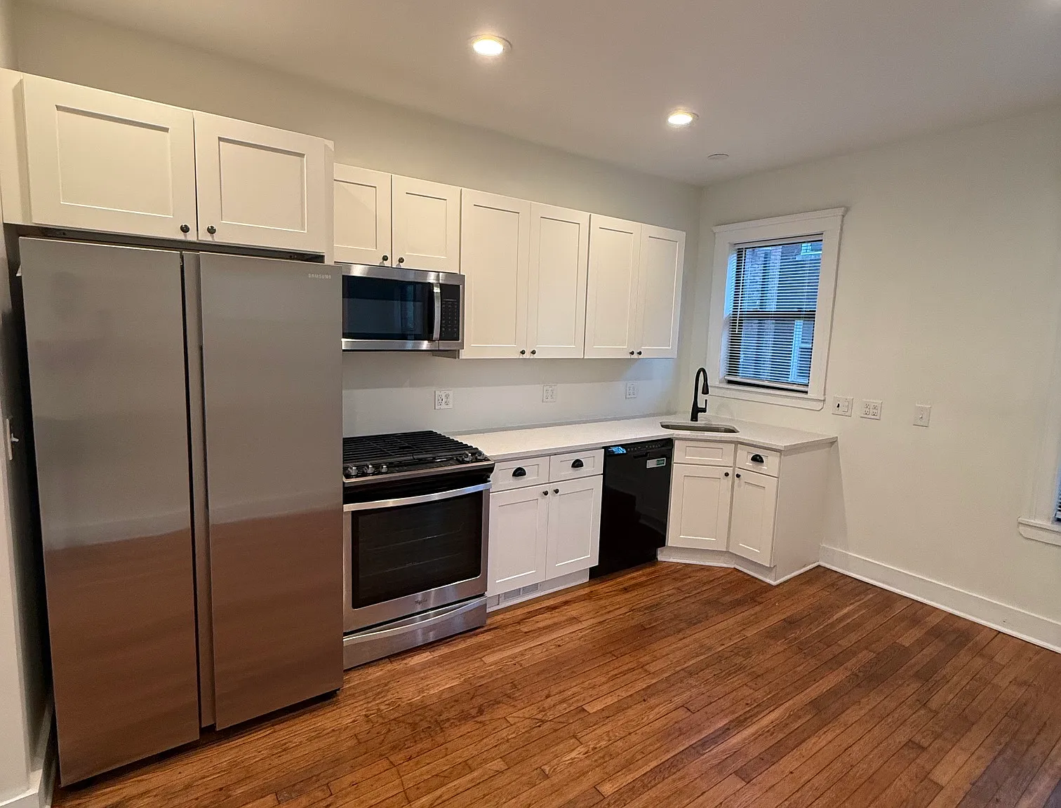 3 bed, 1.5 bath, 1400 sqft, $1,700 — Photo 3