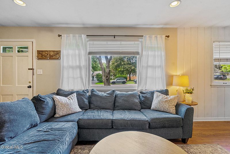 5th image of 6 Pauline Avenue