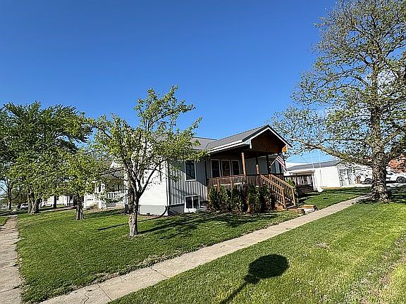 2nd image of 102 NW 1st St