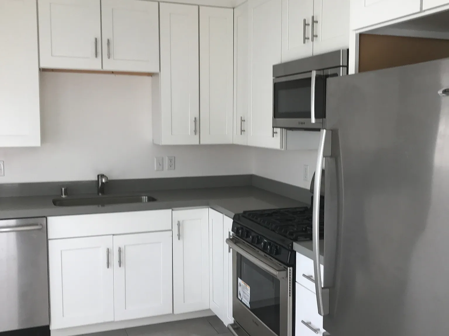 2 bed, 870 sqft, $3,400 — Photo 2
