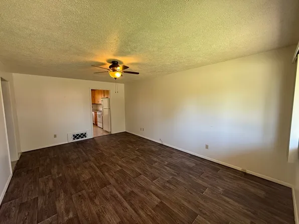 518 W 32nd St, Scottsbluff, NE 69361