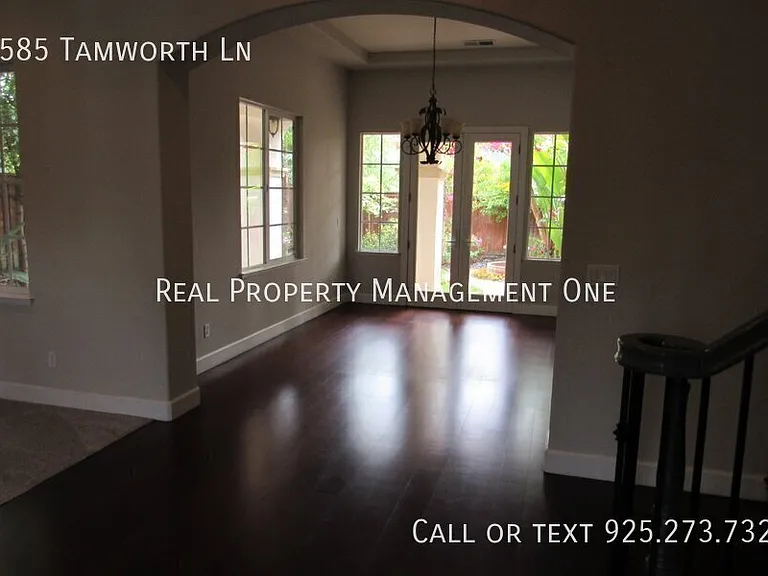 2585 Tamworth Ln — Photo 7