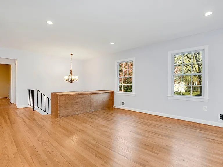 6 Grovepoint Ct — Photo 8