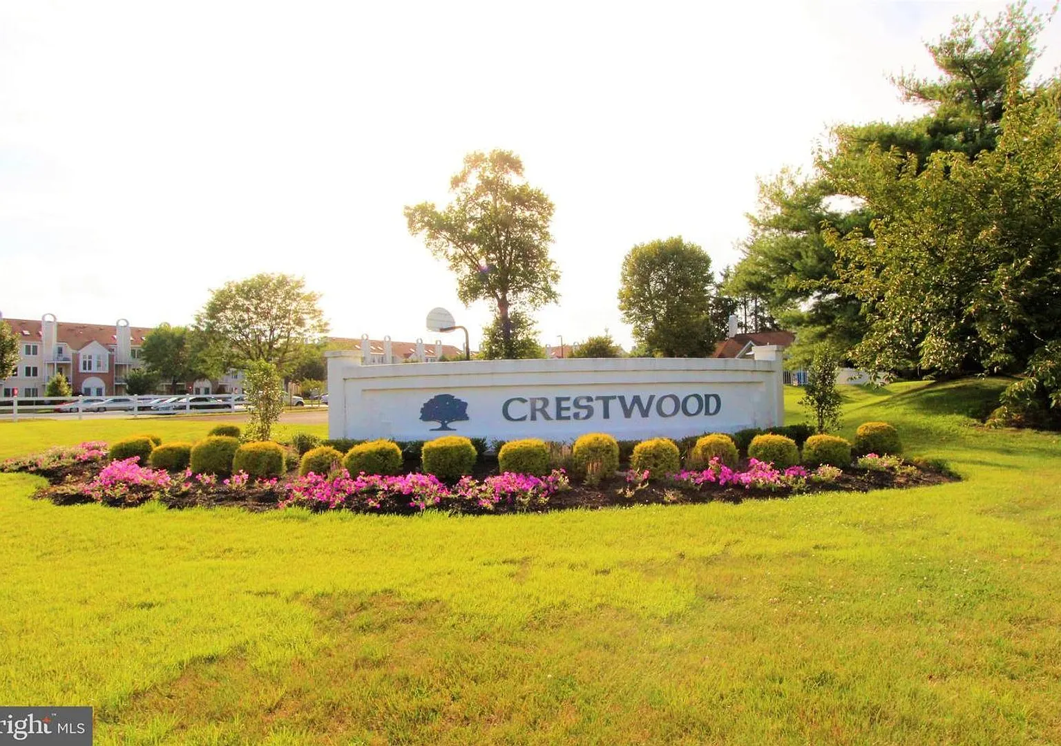 Crestwood 2 bed Condo Available September 1 — Photo 4