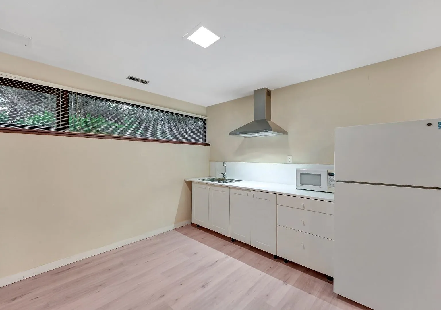 1 bed, 560 sqft, $1,590 — Photo 2