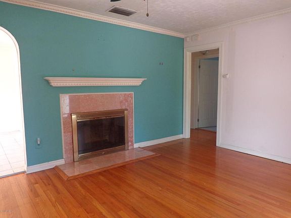 2nd image of 1232 Monterey St