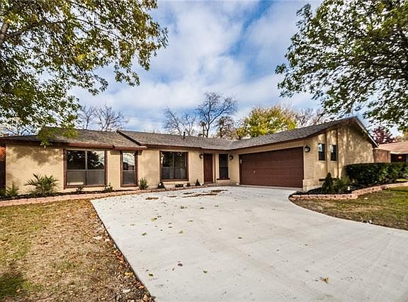 2nd image of 2719 Rosewood Dr