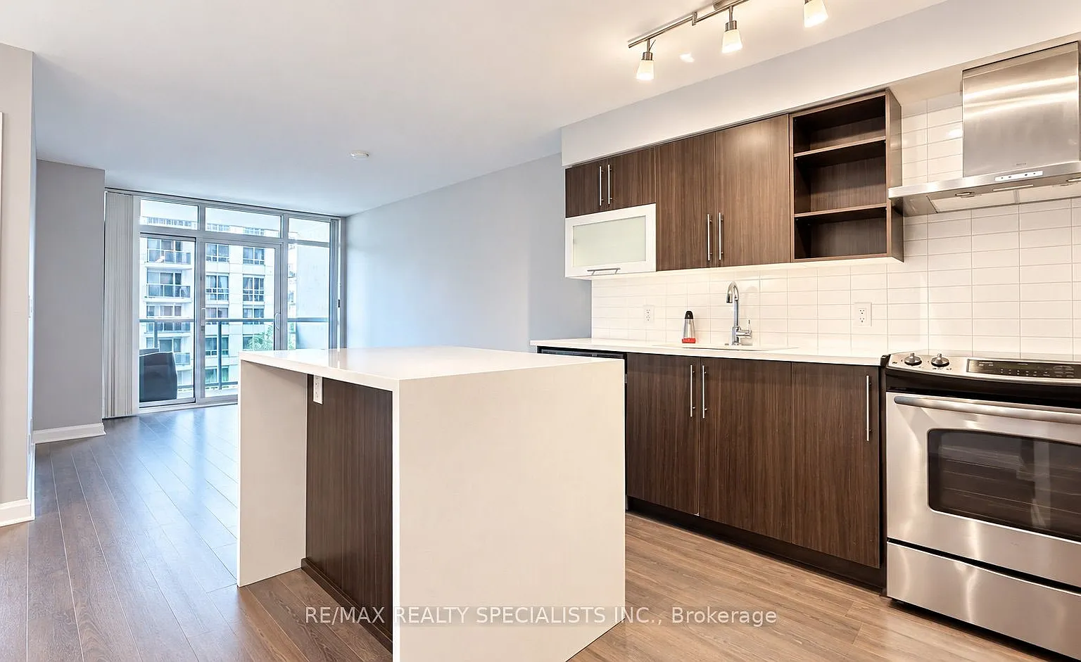 2 bed, $2,400 — Photo 3