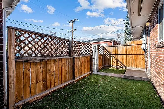 1543 Elm St — Photo 18
