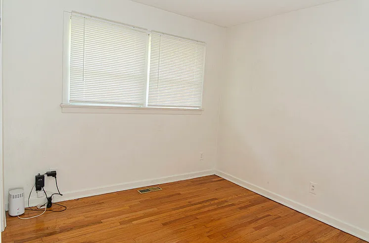 323 Shoreline Dr — Photo 9