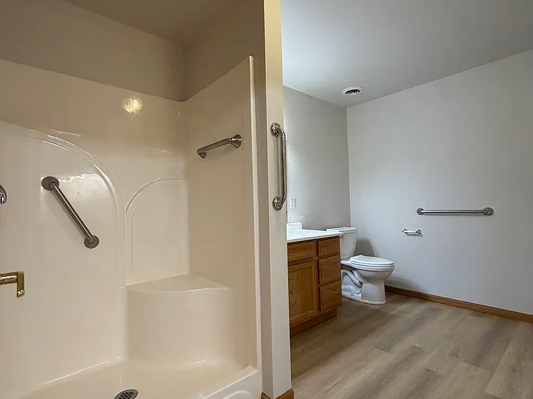 6604 Elmwood Ave #108 — Photo 4