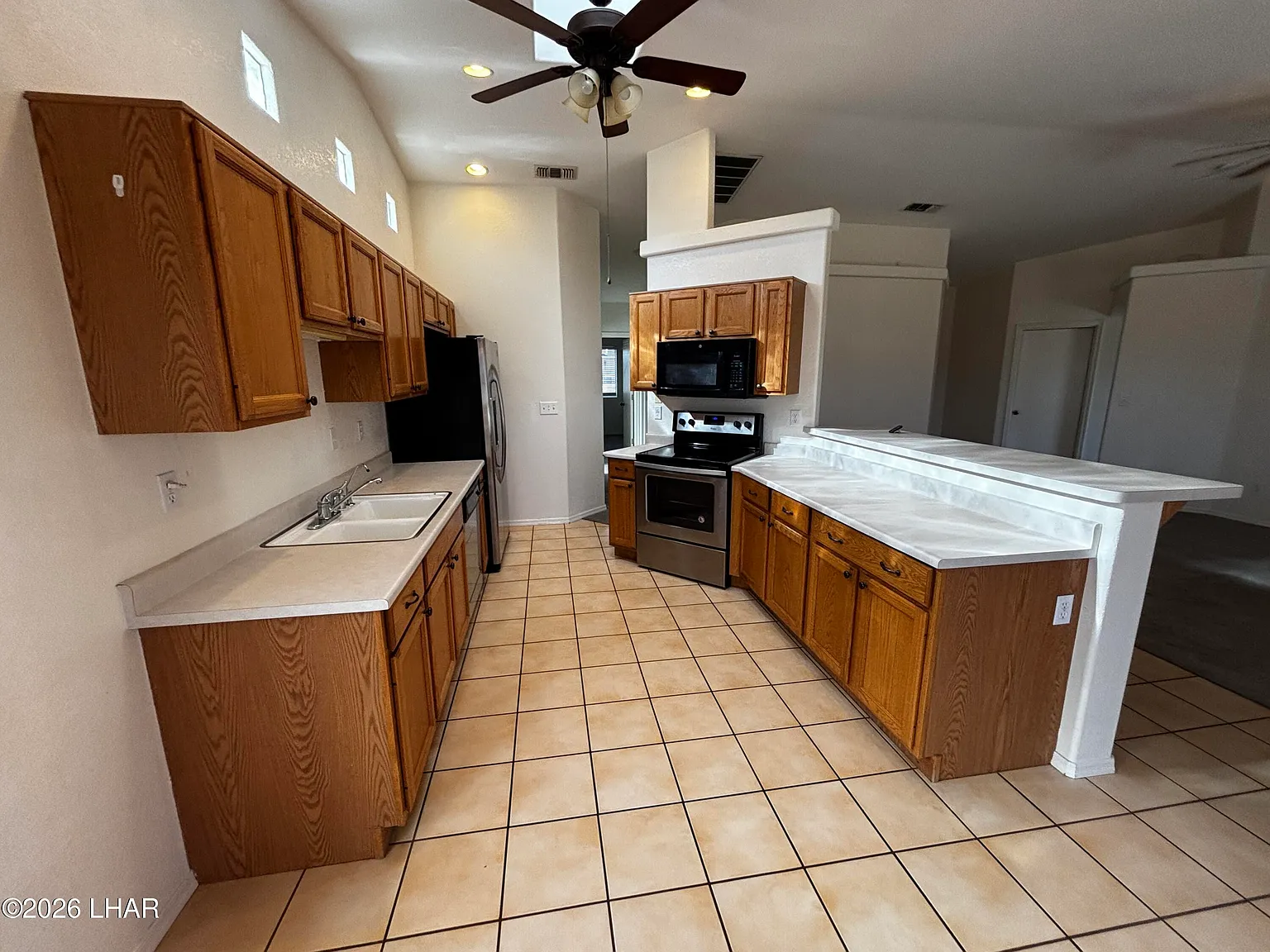 3 bed, 2.0 bath, 1318 sqft, $1,800 — Photo 4