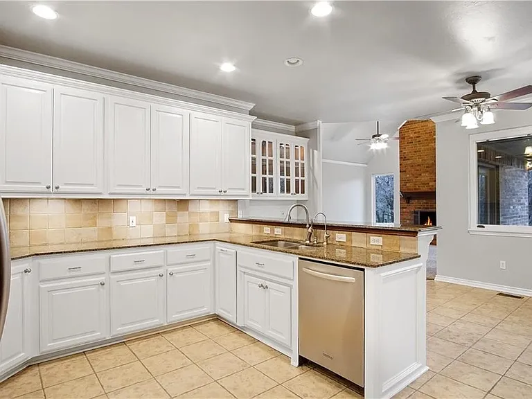 9417 Forest Dale Dr — Photo 16
