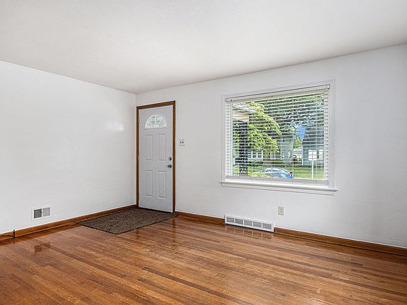 5th image of 429 S Edison Ave