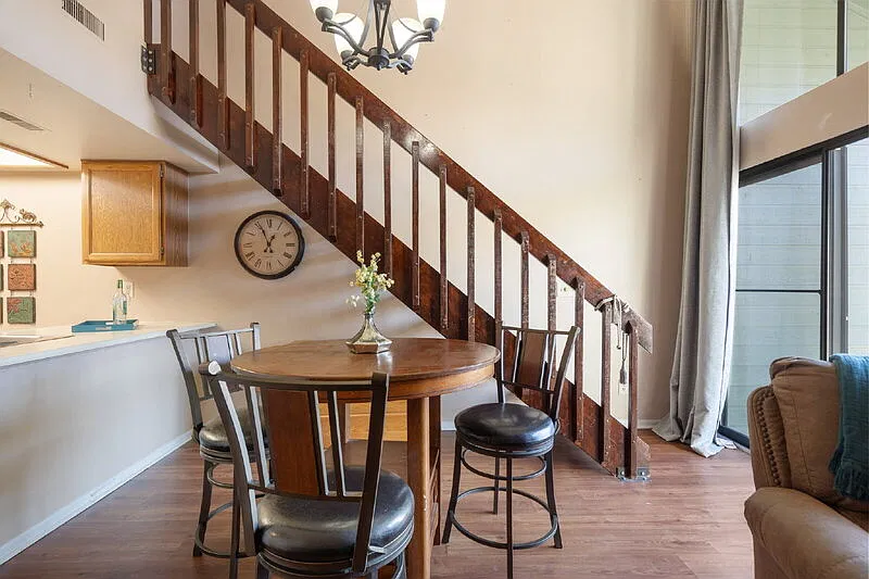 120 W Rockrimmon Blvd — Photo 3