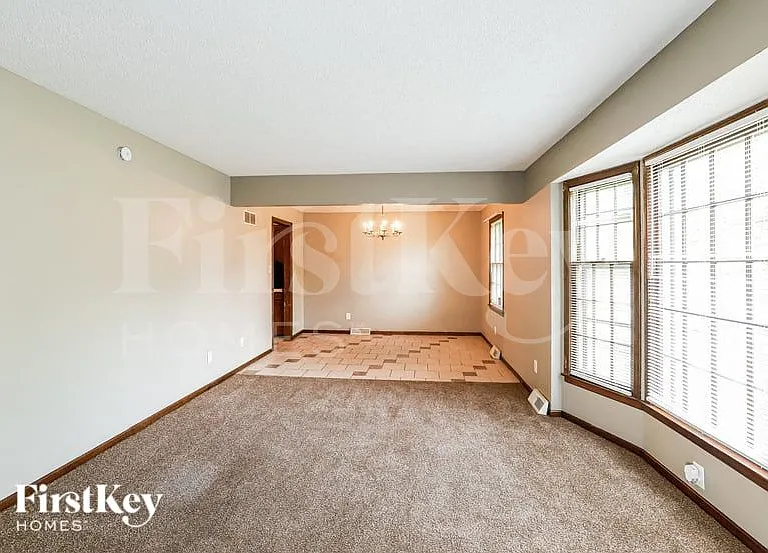 11819 E 60th St — Photo 2