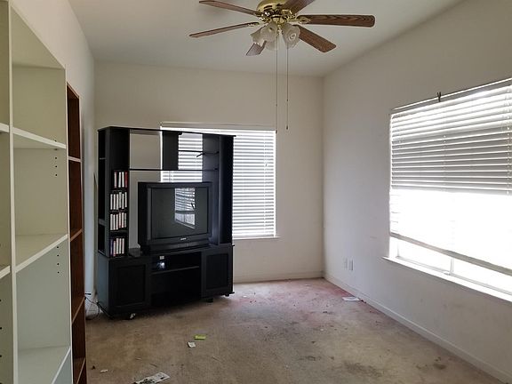 4th image of 2621 E Everglade Ave