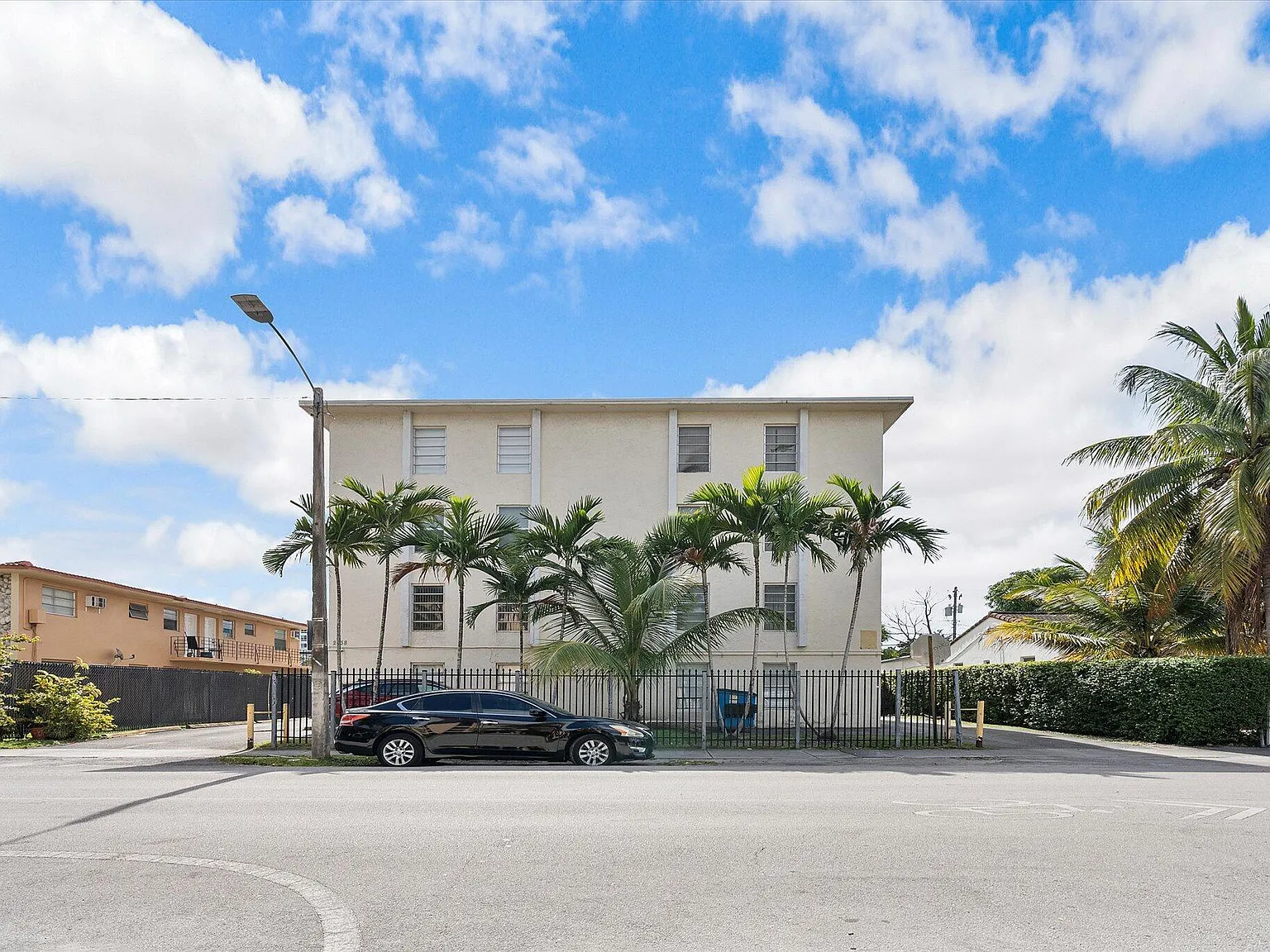 2 bed, 1.5 bath, 770 sqft, $2,200 — Photo 2