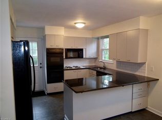 21800 S Woodland Rd, Shaker Hts, OH 44122