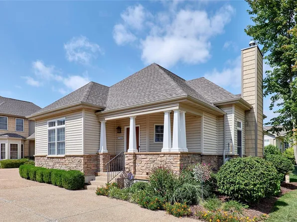 1260 Harmony Lake Dr, Saint Peters, MO 63376
