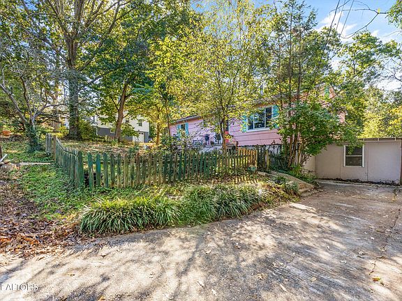 4th image of 5307 Rebecca Ln