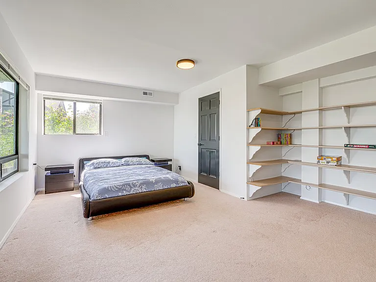 1395 Crestview Dr — Photo 19