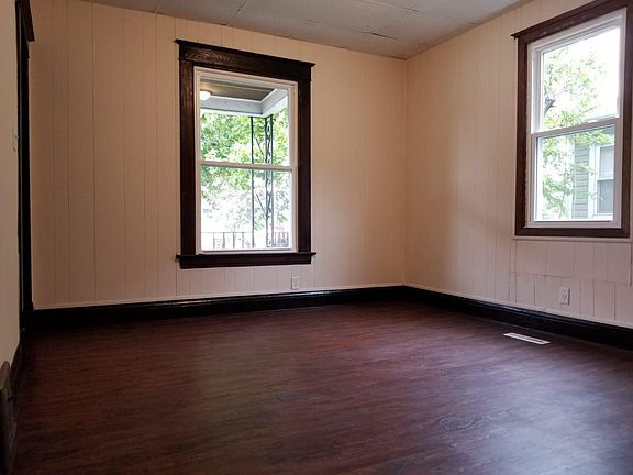 2nd image of 4852 Carey St