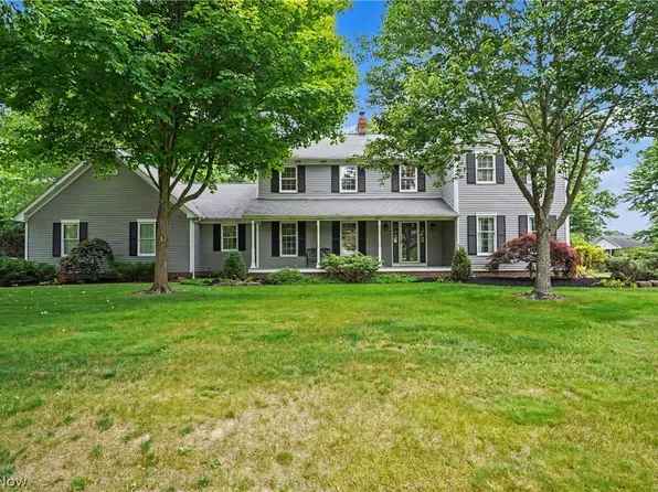 115 Queens Ln, Canfield, OH 44406